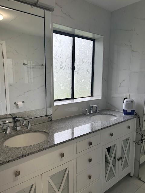 Building Photo - 245 189th Terrace