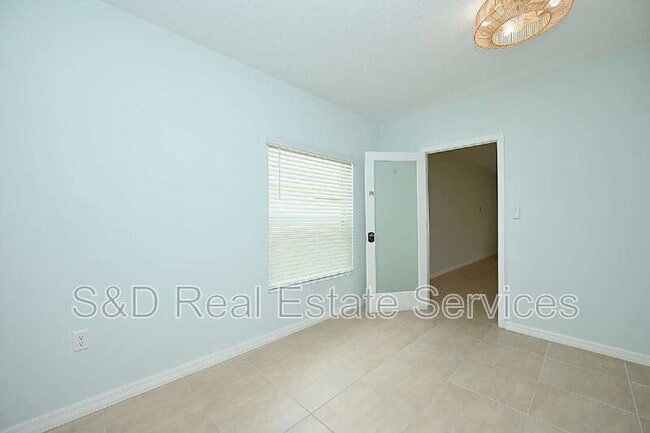 Building Photo - 2028 Rosewood Cir