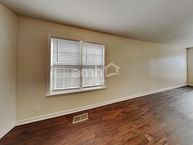 Building Photo - 2711 Waywood Dr