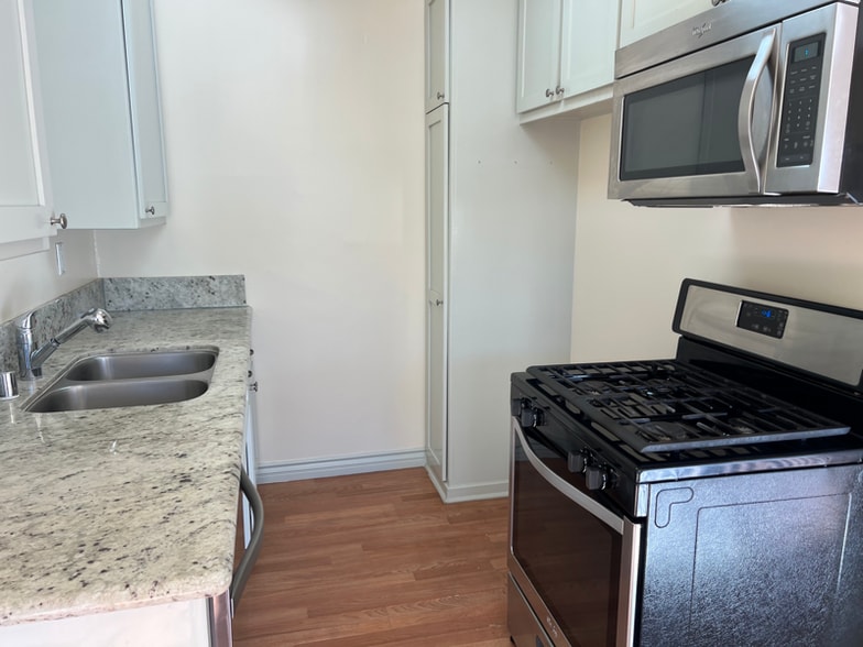 Building Photo - 1523 Scott Rd