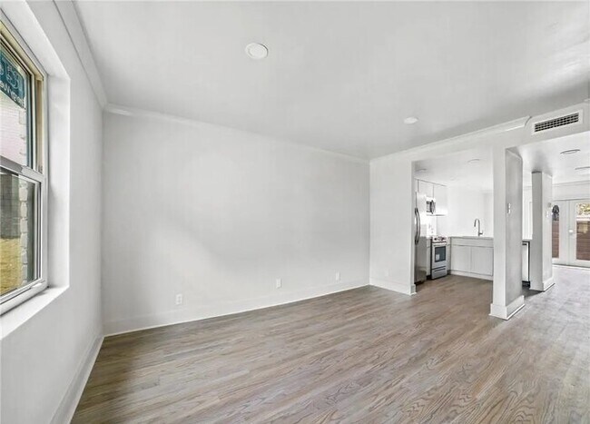 Building Photo - 2bedr 2bath Conveniently located in the Village
