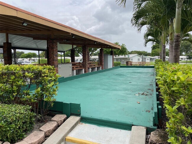 Building Photo - 1140 NW 85th Ave