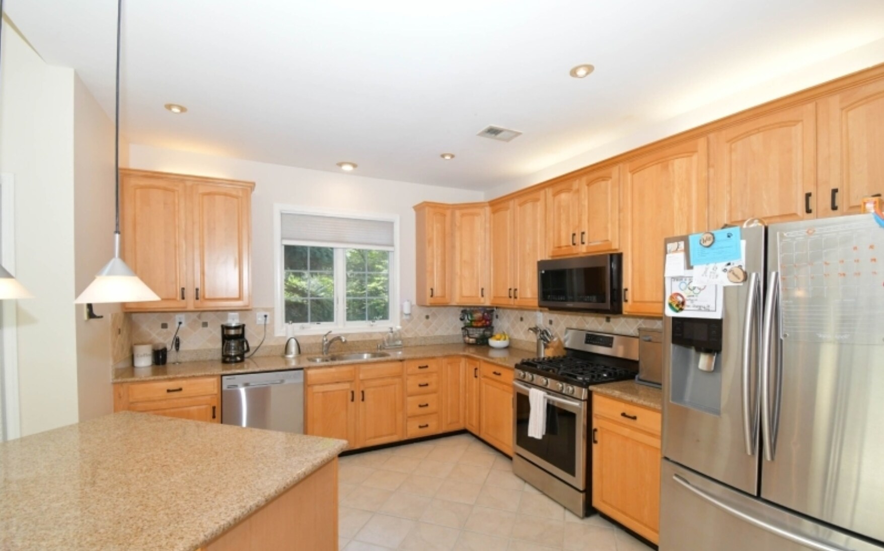 Building Photo - 25 Patriot Hill Dr