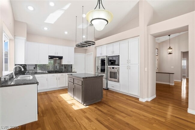 Building Photo - 2870 Deerwood Ct