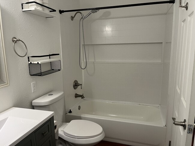 Building Photo - 4507 Lexington Pl NE