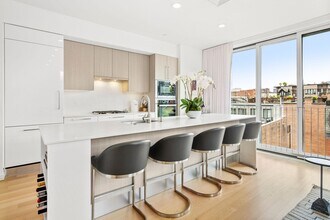 Building Photo - 7 E Springfield St