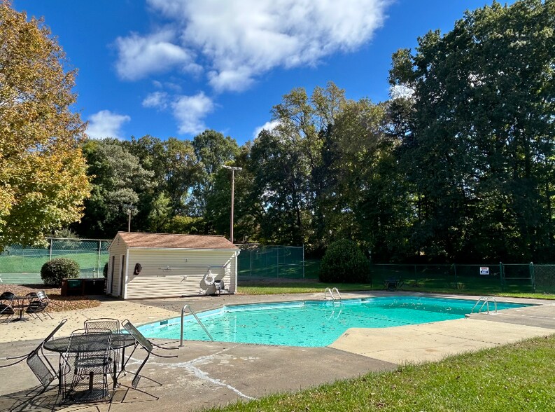 Building Photo - 174 Turnwood Ln