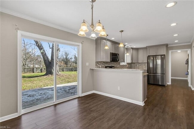 Building Photo - 3016 Aaron Dr