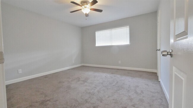 Building Photo - 8003 Oakwood Forest Dr