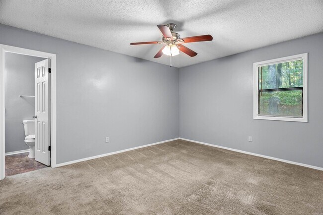 Building Photo - 1309 Country Oaks Dr