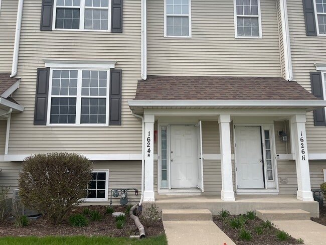Building Photo - 1624 Fieldstone Dr N