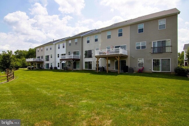 Building Photo - 517 Boxwood Ln
