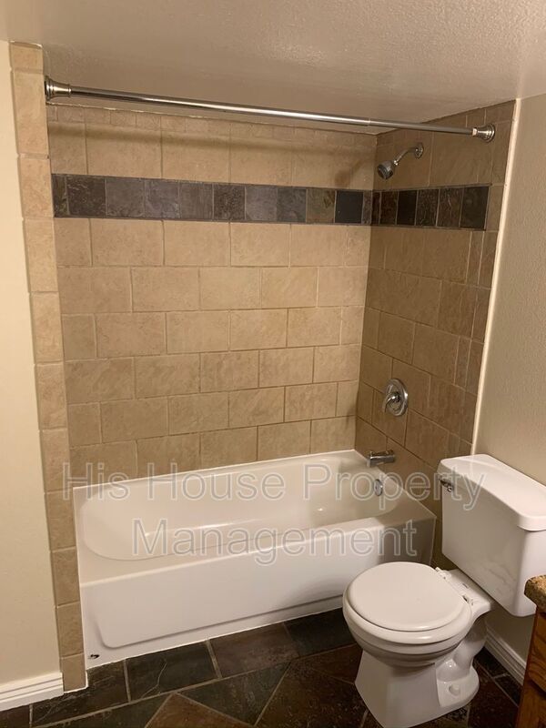 Building Photo - 208 Whitney Bay