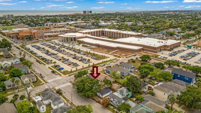 Building Photo - 4102 Ave N Ursuline St