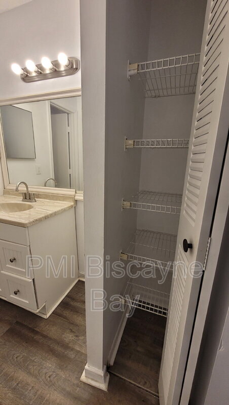 Building Photo - 415 NW 210th St