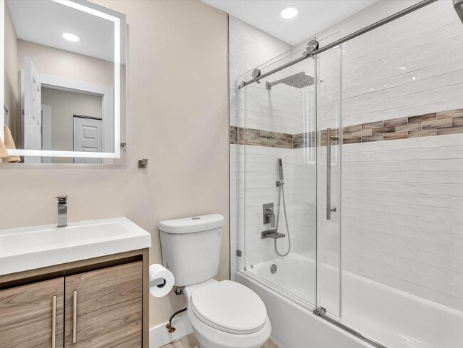 Building Photo - 1381 NW 99th Ave