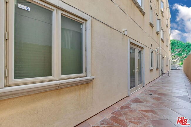 Building Photo - 918 S Wooster St