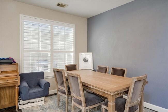 Building Photo - 2729 Kinney Oaks Ct