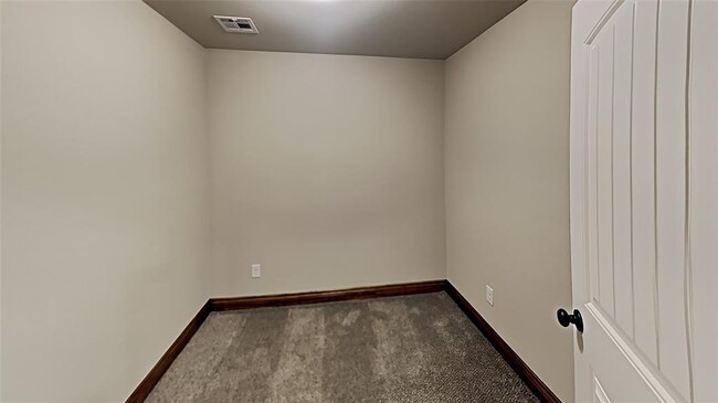 Building Photo - 14320 Covington Ave