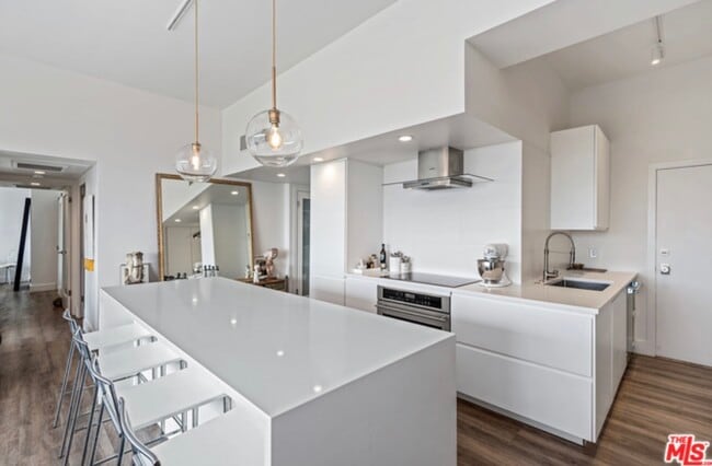 Building Photo - 10501 WILSHIRE Blvd