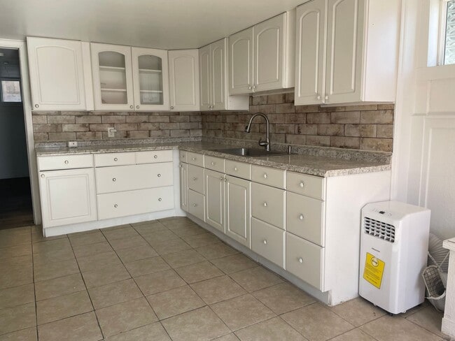 Building Photo - Remodeled Basement Apartment, 3 Bedrooms!