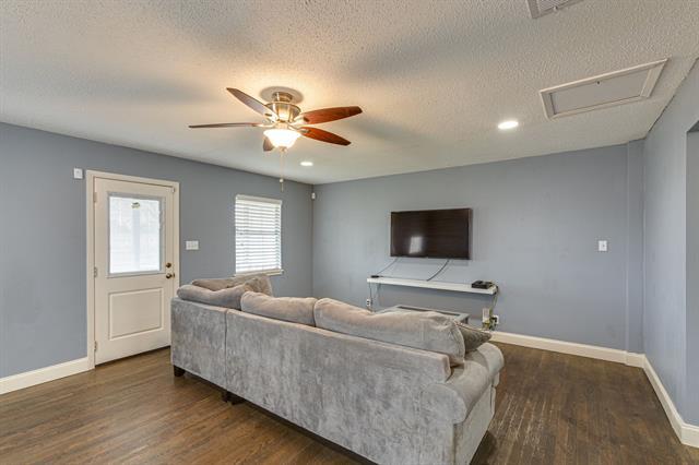 Building Photo - 9621 Rustown Dr