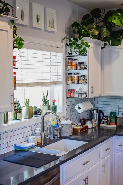 Building Photo - 5615 NE 75th Ave