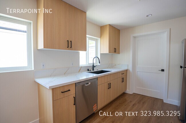 Building Photo - 1034 Westmoreland Ave
