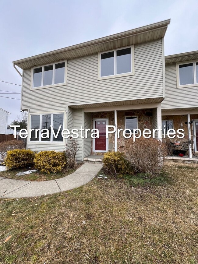 Building Photo - 1901 SE Blvd