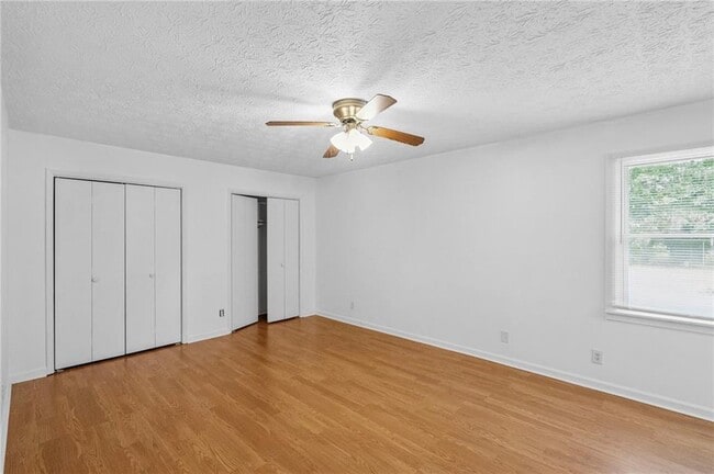 Building Photo - 472 Camden Cir