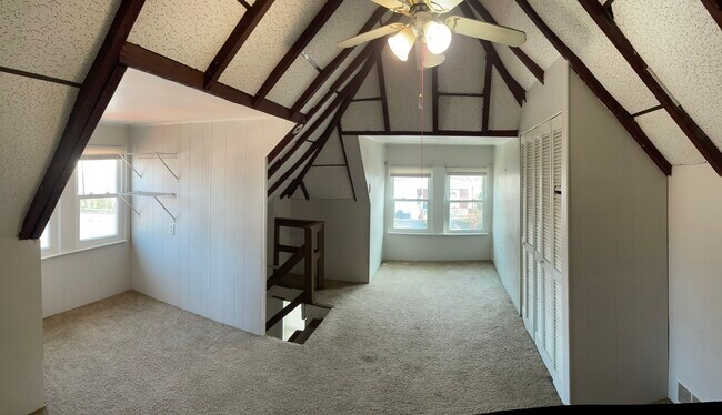 Building Photo - 2022 Plainview Ave