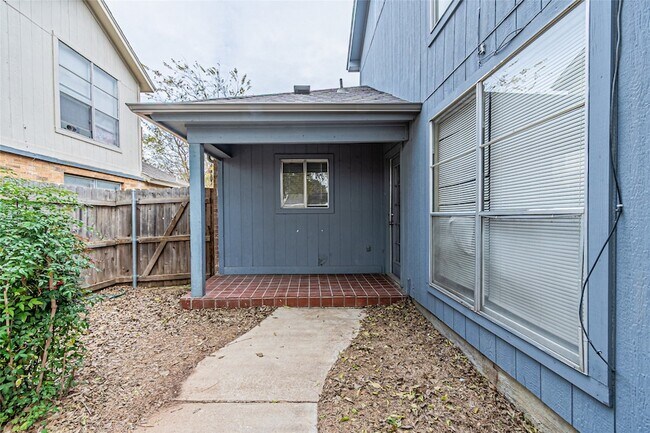 Building Photo - 2324 Summer Pl Dr