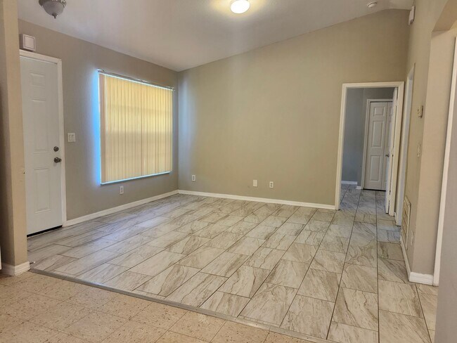 Building Photo - Nice duplex!!!
