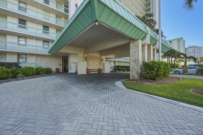 Building Photo - 9900 S Ocean Dr