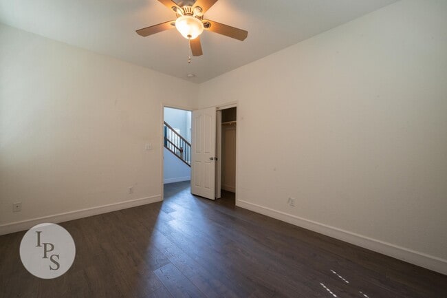 Building Photo - North Clovis Home, 4BR/3.5BA, CUSD - Lots ...