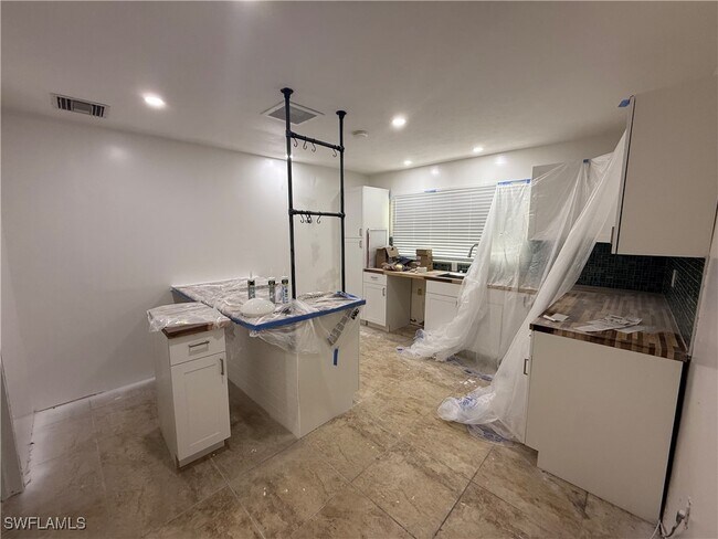 Building Photo - 5460 Bayshore Rd