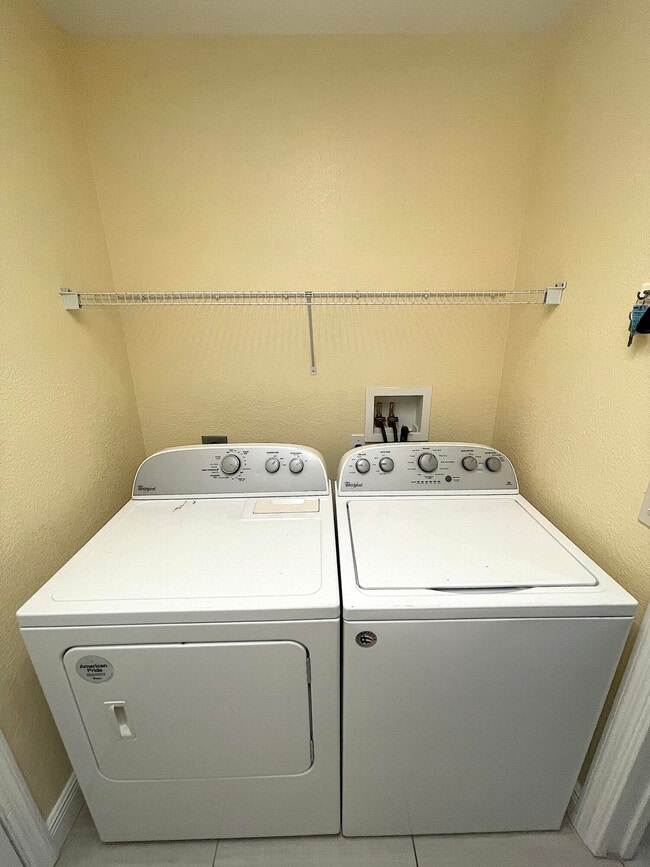 Building Photo - 1840 Sandhill Crane Dr