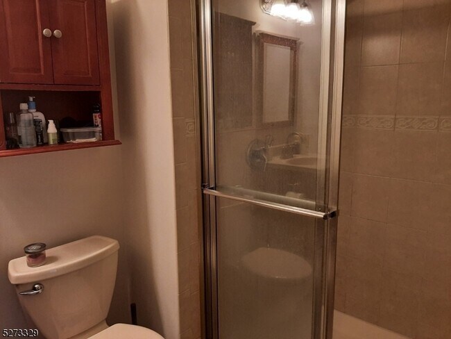 Building Photo - 67 Village Dr