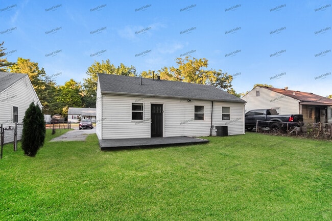 Building Photo - 2019 Catalpa Ave