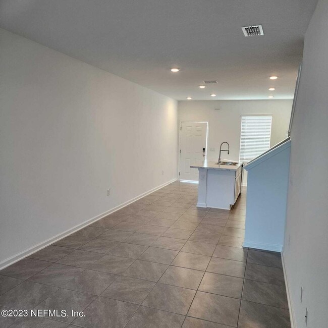 Building Photo - 8409 Zenith Cir