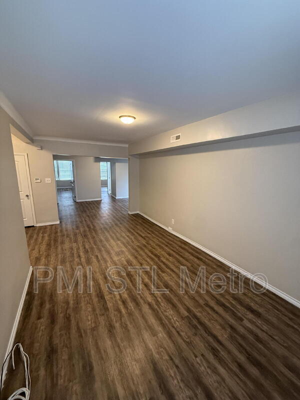 Building Photo - 5572 Clemens Ave