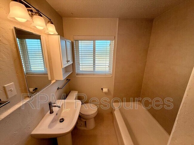 Building Photo - 4416 NW 44th St