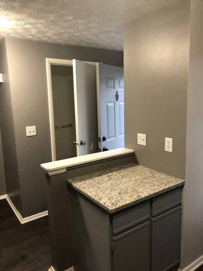 Building Photo - Royal Towne Park Decatur End Unit Townhome