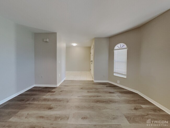 Building Photo - 5913 Fall River Dr