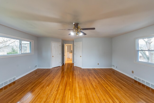 Building Photo - 18485 Ridge Rd