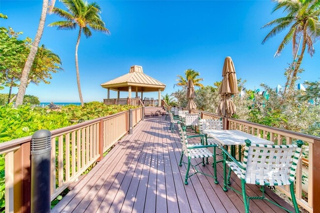 Building Photo - 1111 Crandon Blvd