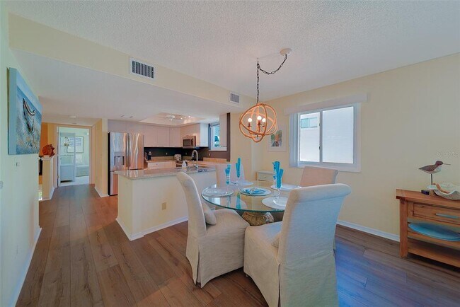 Building Photo - 911 Harbour House Dr