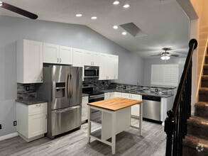 Building Photo - 4766 Old Church Ct