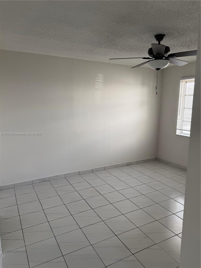 Building Photo - 9970 SW 40th Terrace