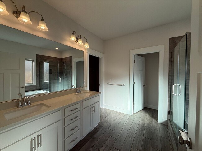 Building Photo - 6124 Cherry Hill Cir